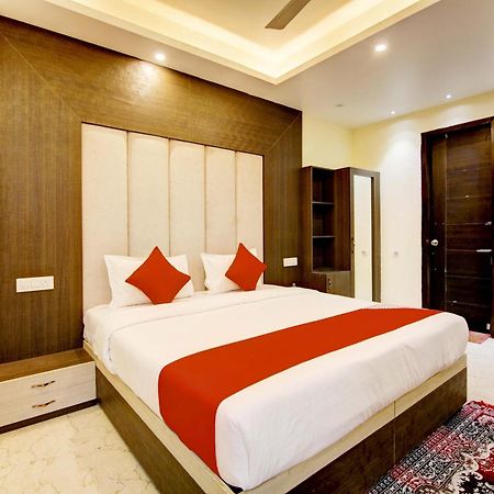 Hotel Oyo White House Noida Exteriér fotografie