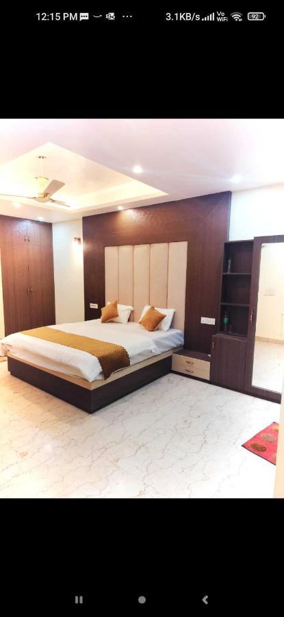 Hotel Oyo White House Noida Exteriér fotografie