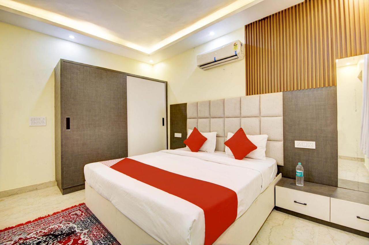Hotel Oyo White House Noida Exteriér fotografie