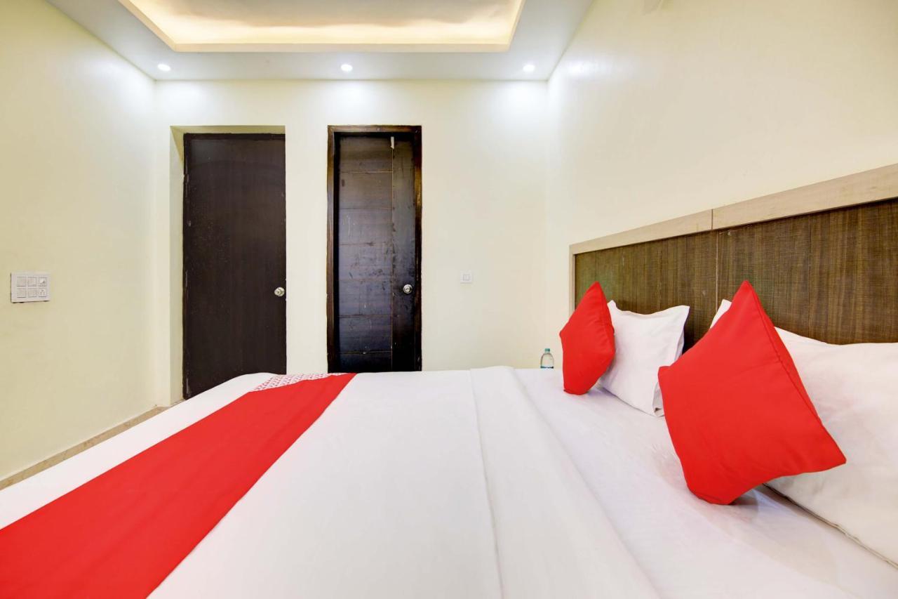 Hotel Oyo White House Noida Exteriér fotografie