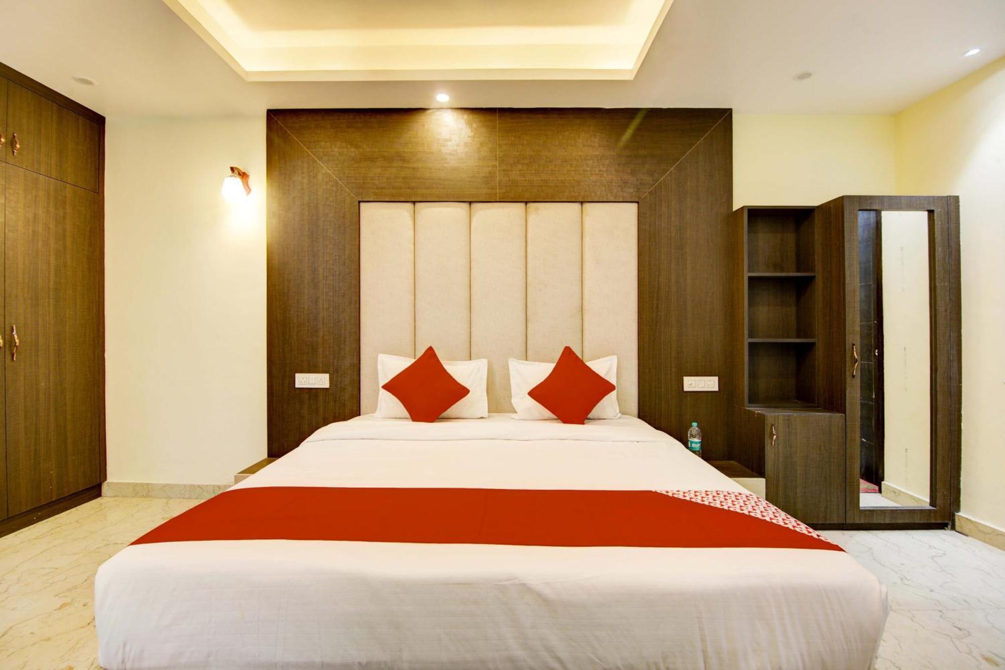 Hotel Oyo White House Noida Exteriér fotografie